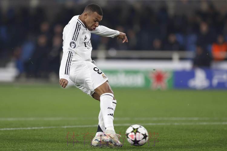 马卡:皇马坚持立场 若休息不足72小时将拒绝参赛 马卡:皇马坚持立场 若休息不足72小时将拒绝参赛